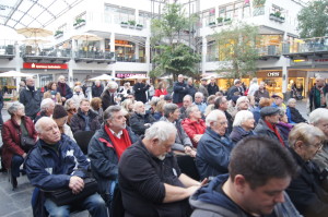 Moderator-befragt-Publikum